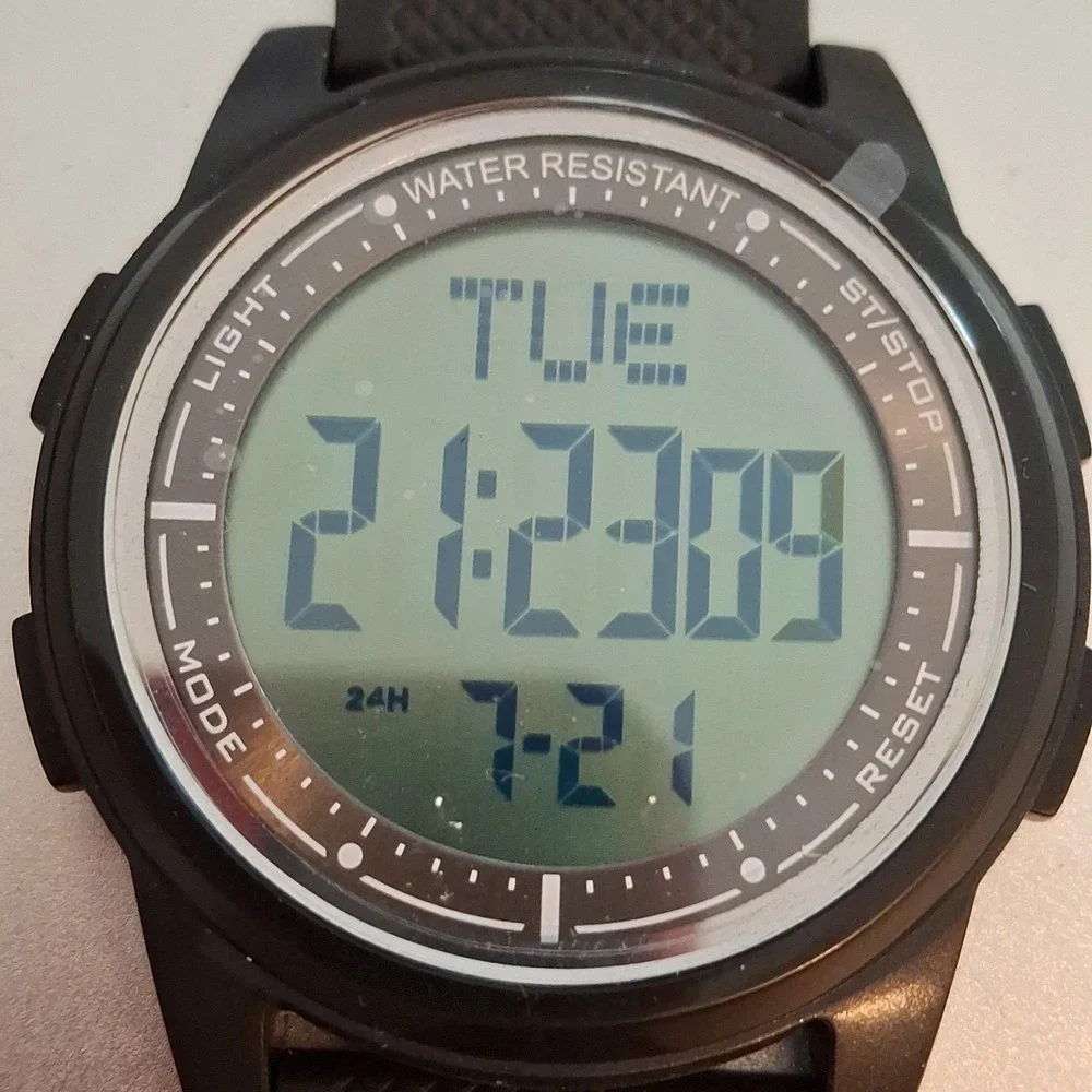 NIB Beeasy AW02 Mens Black Waterproof Digital Watch.Stopwatch,Alarm,Backlight.